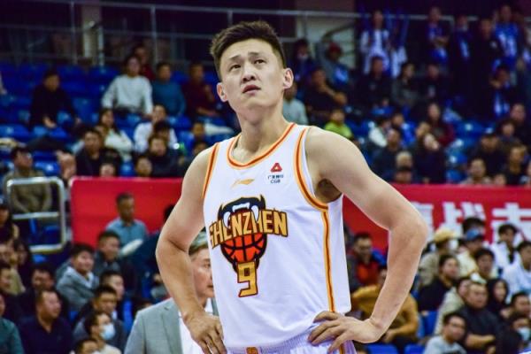 教練教你打籃球！周鵬13中10砍24分&生涯總得分升歷史第十三！